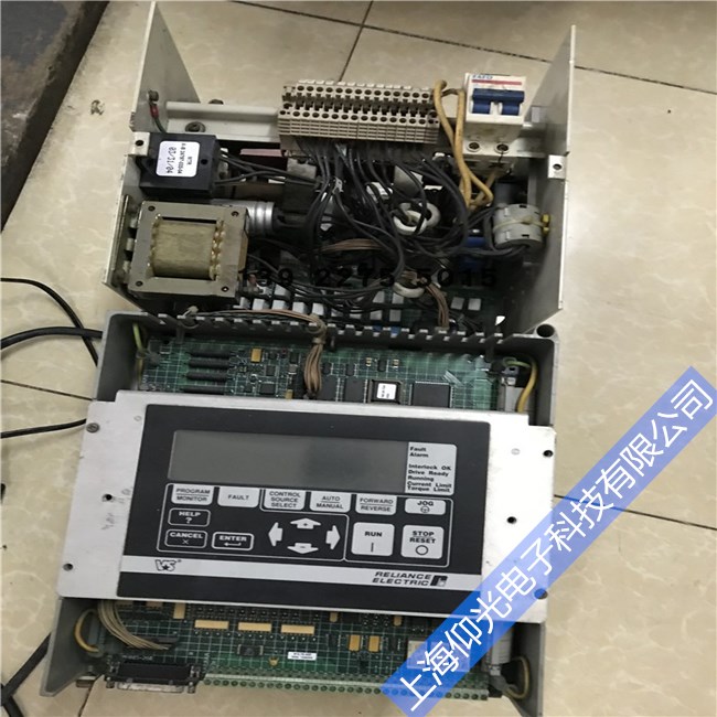 RELIANCE���׃�l���S�ވ��^�d���ϾS��