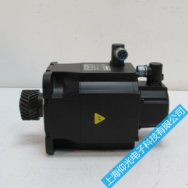 ���hQSY�ŷ��R�_�S��һ���Ӿ;��a���󾯾S�ޱ��B